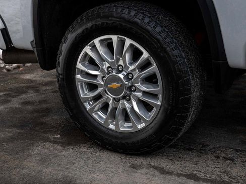 Used 2023 Chevrolet Silverado 2500 High Country image 9