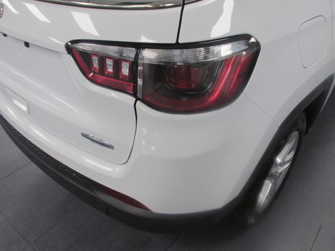 Used 2024 Jeep Compass Latitude image 11