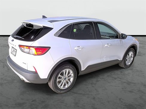 Used 2022 Ford Escape SE w/ Cold Weather Package image 4