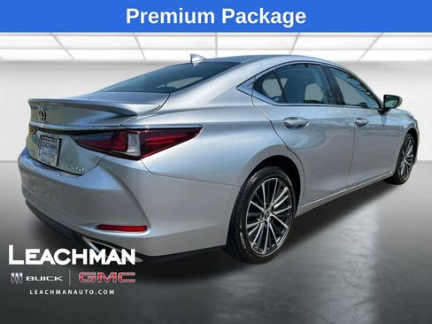 Used 2023 Lexus ES 350 w/ Premium Package FWD image 3