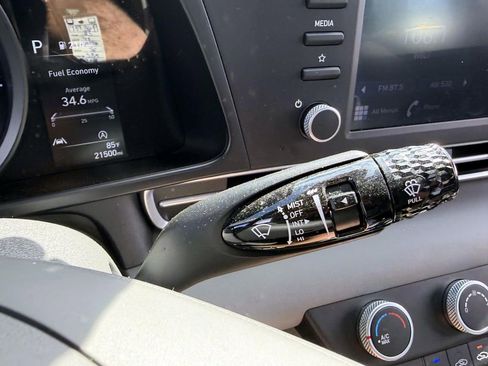 Certified 2023 Hyundai Elantra SE w/ Preferred Accessory Package FWD image 37