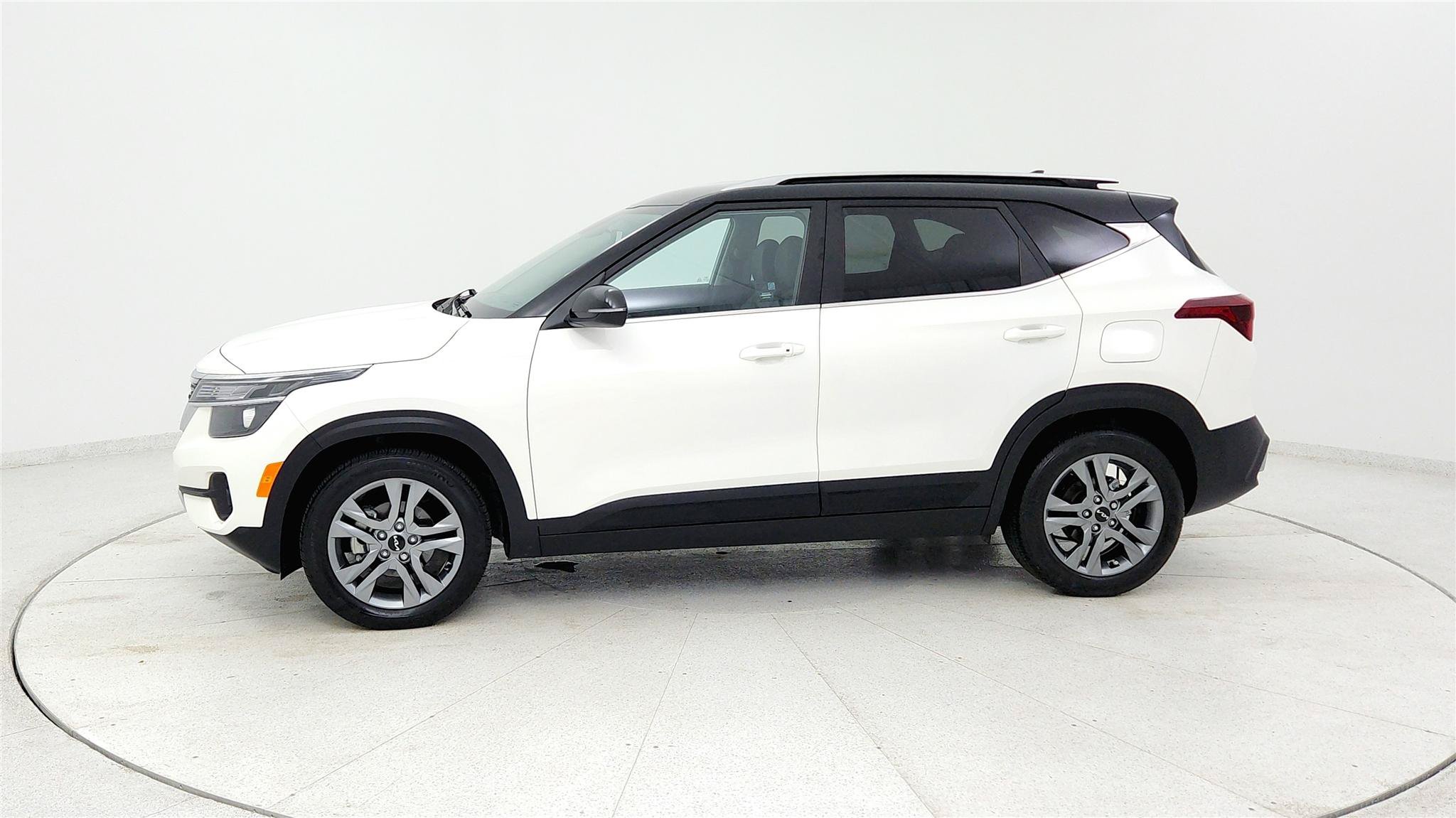 Used 2023 Kia Seltos S FWD image 2