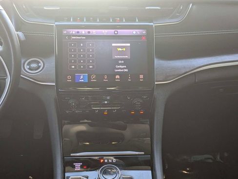 Used 2022 Jeep Grand Cherokee L Limited AWD/4WD image 19