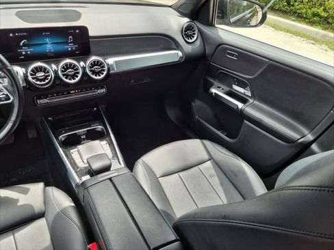 Used 2022 Mercedes-Benz GLB 250 w/ Premium Package Lite image 13
