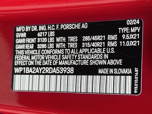 Used 2024 Porsche Cayenne Coupe image 36