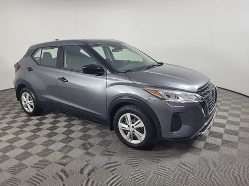 Used 2021 Nissan Kicks S FWD image 11