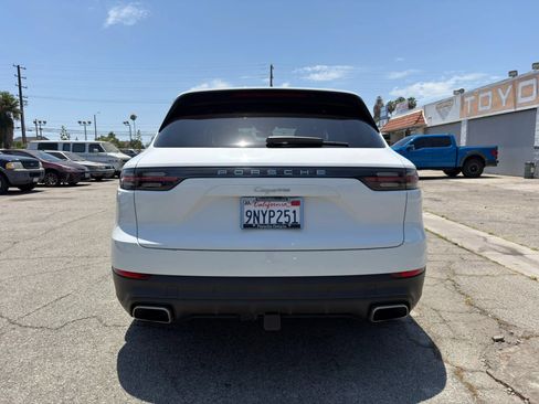 Used 2021 Porsche Cayenne AWD/4WD image 5