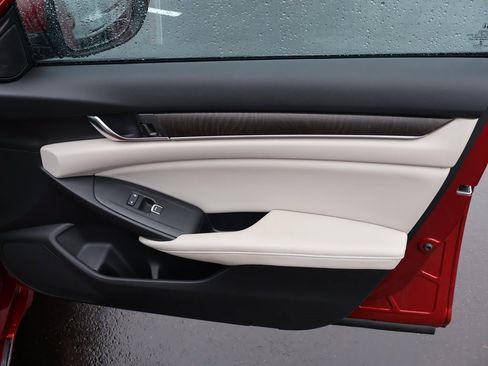 Certified 2018 Honda Accord EX image 11