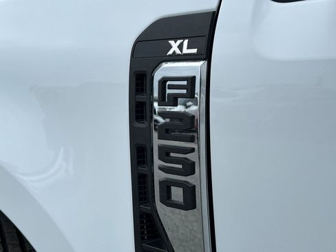New 2026 Ford F250 XL w/ XL Chrome Package RWD image 27