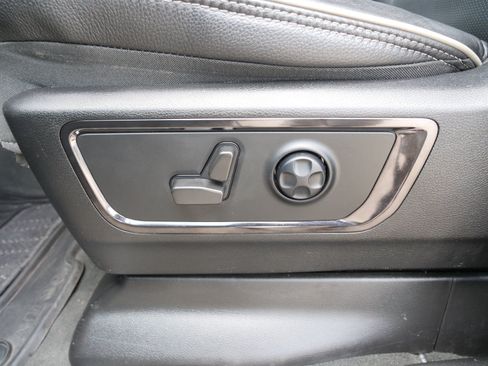Used 2022 RAM 1500 Limited w/ Body Color Bumper Group RWD image 15