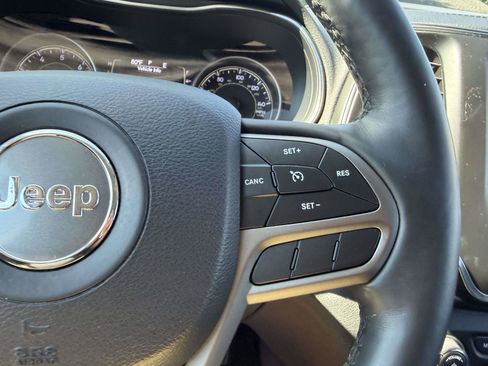 Used 2019 Jeep Cherokee Latitude Plus w/ Cold Weather Group AWD/4WD image 26