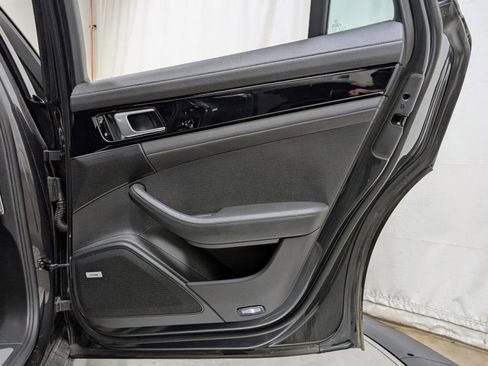 Used 2020 Porsche Panamera w/ Premium Package image 21