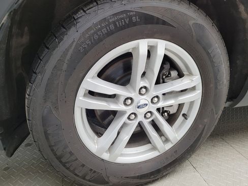 Used 2021 Ford Explorer XLT image 31