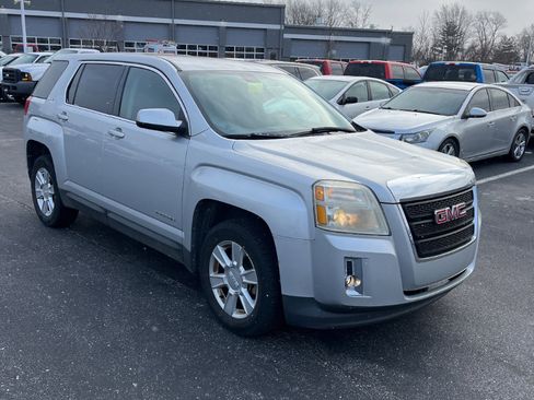 Used 2011 GMC Terrain SLE image 3