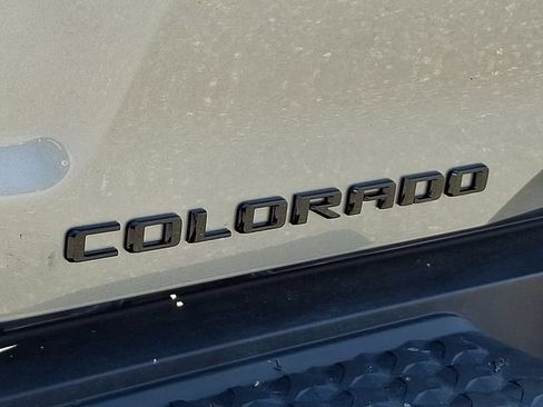 Used 2025 Chevrolet Colorado ZR2 w/ Midnight Edition AWD/4WD image 33