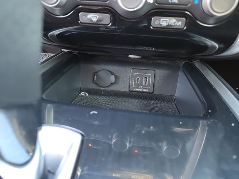 Used 2019 Nissan Pathfinder S image 29