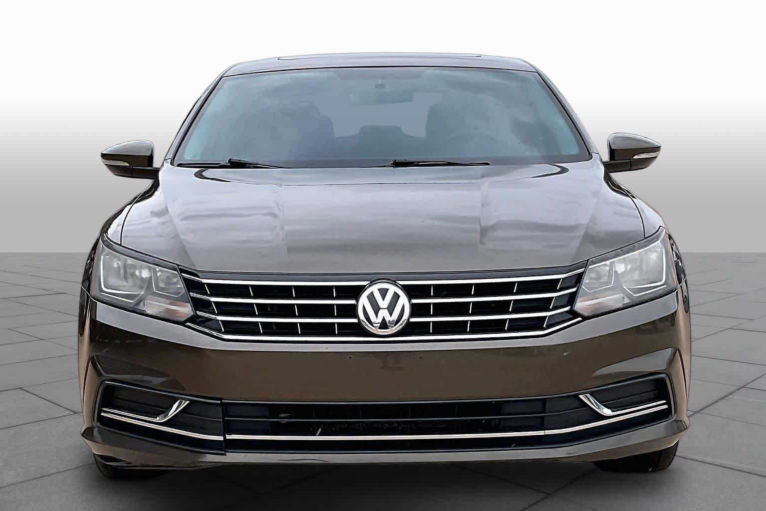 Used 2019 Volkswagen Passat 2.0T Wolfsburg w/ Wheels & Sunroof Package FWD image 5