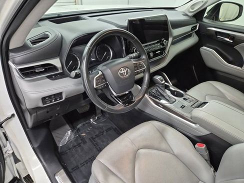 Used 2021 Toyota Highlander Platinum FWD image 22