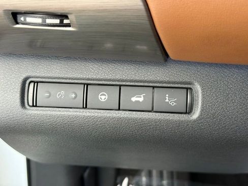 Used 2023 Nissan Pathfinder Platinum AWD/4WD image 36