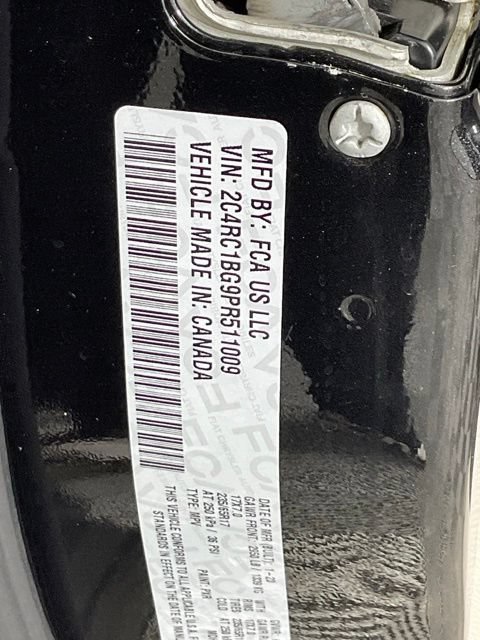 Used 2023 Chrysler Pacifica Touring-L FWD image 23
