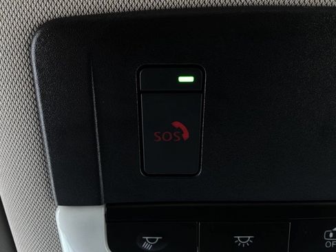 Used 2025 Nissan Rogue SV AWD/4WD image 19