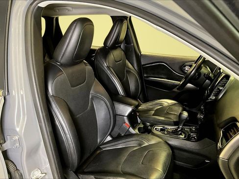 Used 2019 Jeep Cherokee Limited image 28