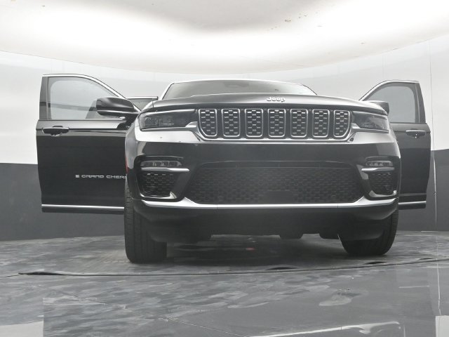 Used 2022 Jeep Grand Cherokee Summit AWD/4WD image 65