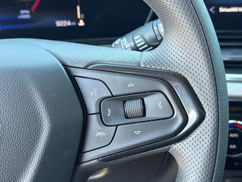 Used 2025 Chevrolet Trax LT FWD image 22