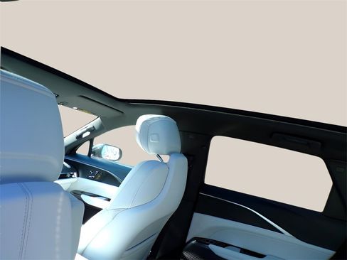 New 2025 Cadillac Lyriq Luxury image 8