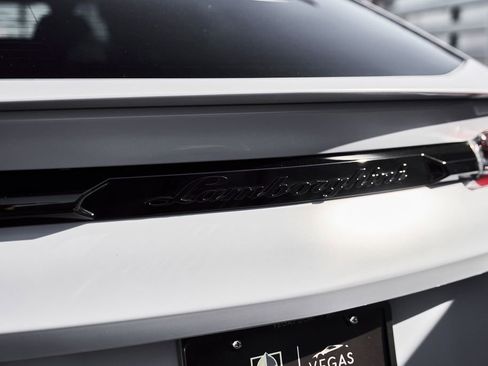 Used 2024 Lamborghini Urus S AWD/4WD image 13