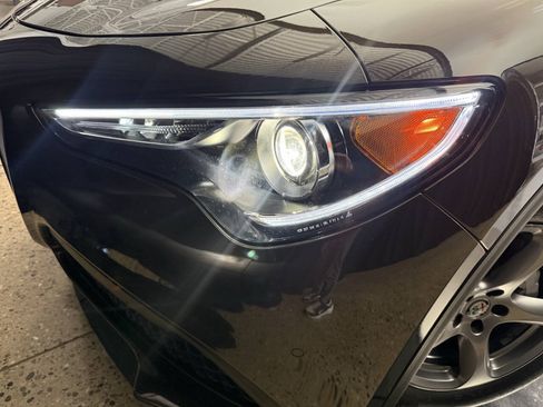 Used 2018 Alfa Romeo Stelvio AWD image 33
