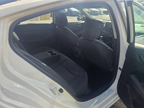 Used 2024 Nissan Altima 2.5 SV FWD image 36
