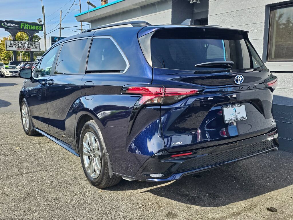 Used 2023 Toyota Sienna XSE AWD/4WD image 3