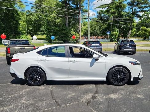 Used 2025 Toyota Camry SE FWD image 7