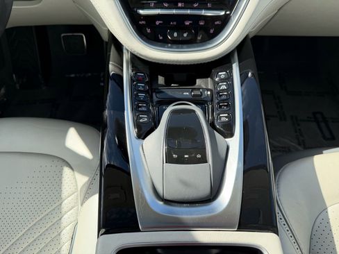 Used 2021 Aston Martin DBX image 16