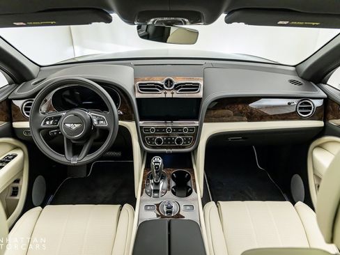 Used 2024 Bentley Bentayga Extended Wheelbase image 19