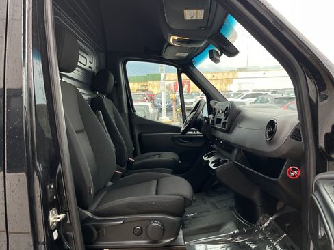 Used 2020 Mercedes-Benz Sprinter 2500 image 27