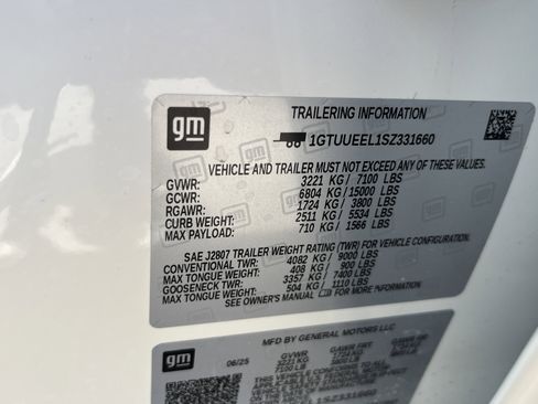 Used 2025 GMC Sierra 1500 AT4 image 5