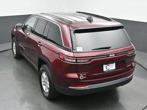 Used 2024 Jeep Grand Cherokee Laredo AWD/4WD image 39