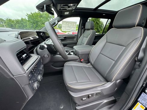 New 2025 Chevrolet Suburban Premier w/ Sun And Tow Package image 8