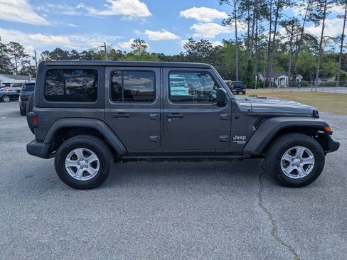 Used 2019 Jeep Wrangler Unlimited Sport S AWD/4WD image 3