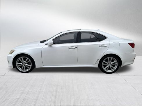 Used 2007 Lexus IS 250 w/ Premium Pkg RWD image 4