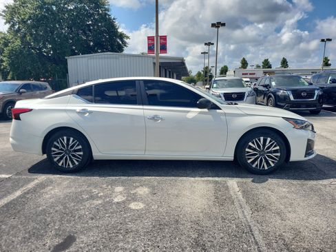 Certified 2024 Nissan Altima 2.5 SV FWD image 6