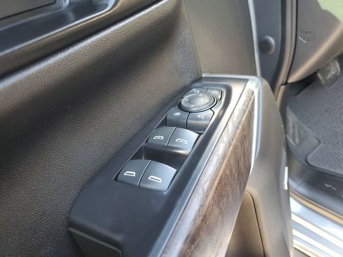 Used 2021 GMC Sierra 1500 Denali w/ Technology Package AWD/4WD image 18
