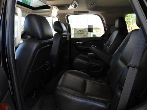 Used 2013 Cadillac Escalade Luxury RWD image 36