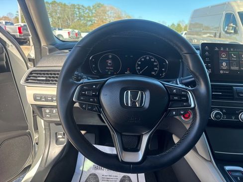 Used 2018 Honda Accord Touring image 18