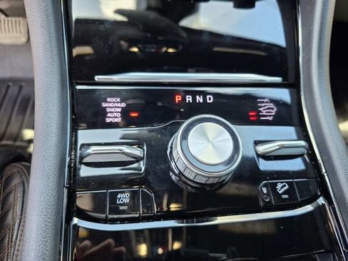 Used 2022 Jeep Grand Cherokee L Summit w/ Luxury Tech Group V AWD/4WD image 12