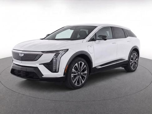 Certified 2025 Cadillac Optiq Luxury 2 AWD/4WD image 1