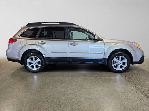 Used 2014 Subaru Outback 2.5i Limited AWD/4WD image 2