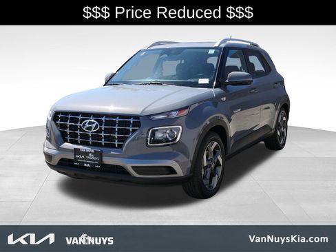 Used 2023 Hyundai Venue SEL FWD image 7